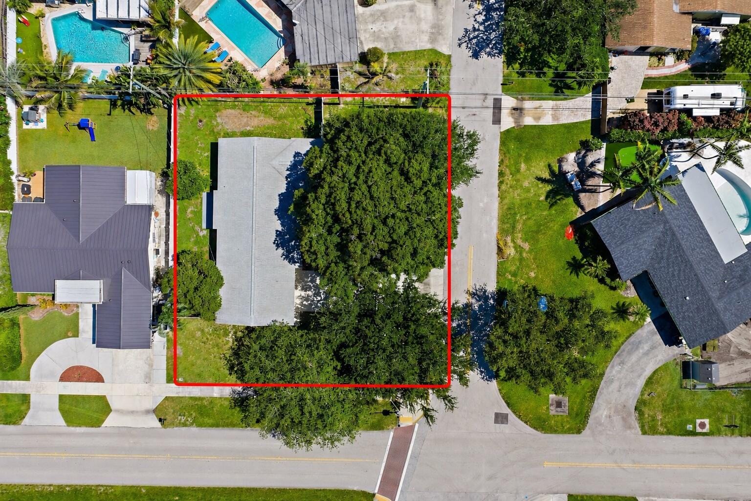 678 Riverside Drive — photo 3