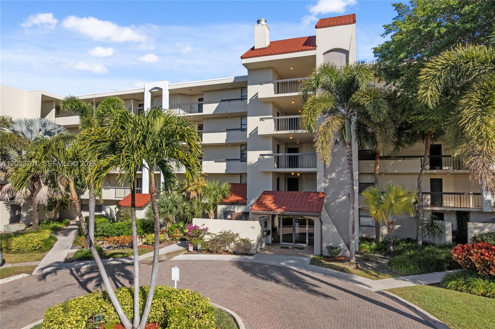 825 Egret Circle 504 — photo 2