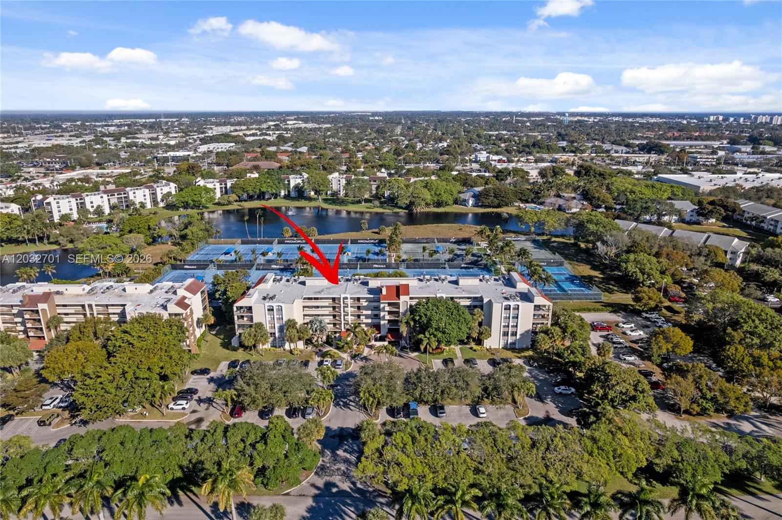 825 Egret Circle 504 — photo 4