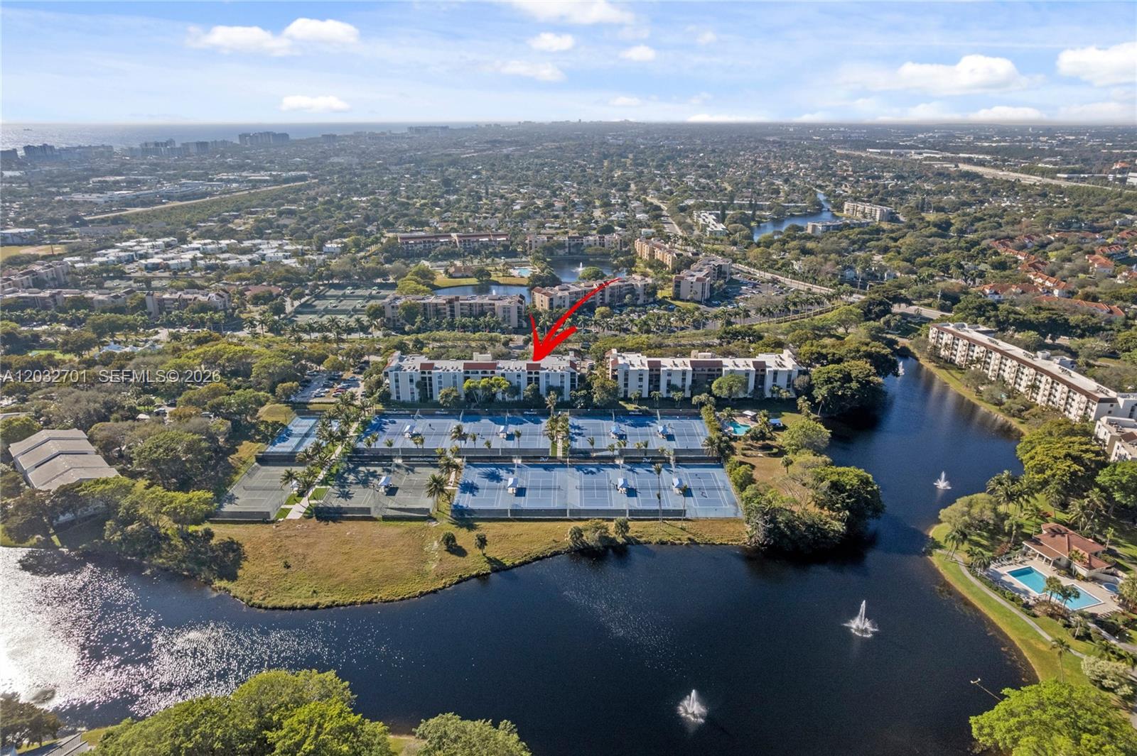825 Egret Circle 504 — photo 8