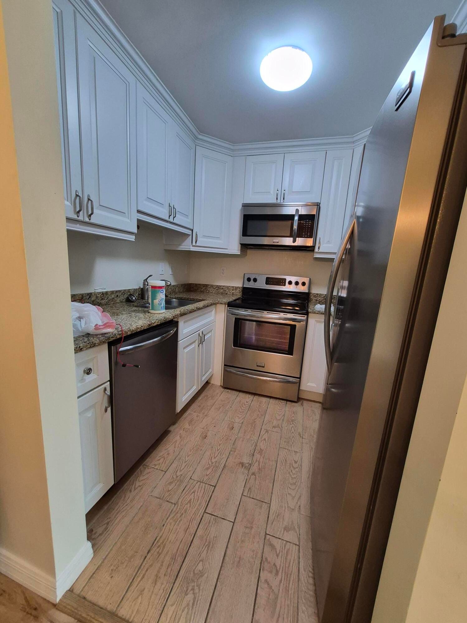 27 Easthampton B — photo 2