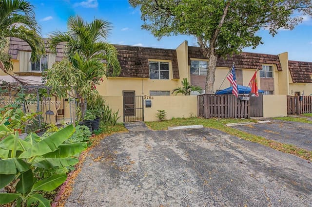 3764 SW 60th Terrace 15, Davie, FL 33314