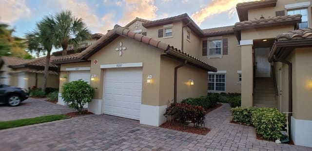 8207 NW 128th Lane 18-b, Parkland, FL 33076