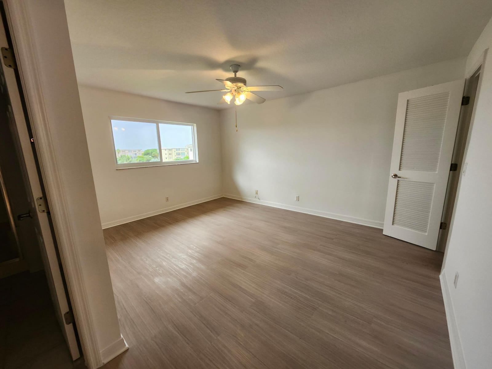 2600 NE 1st Lane 402 — photo 7
