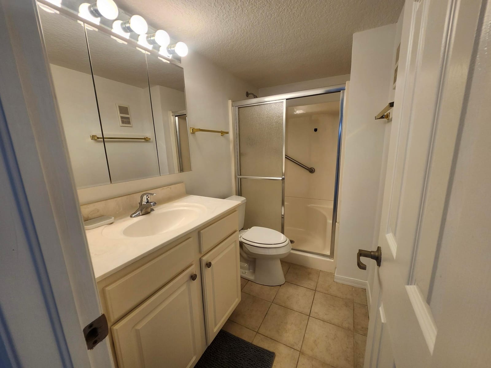 2600 NE 1st Lane 402 — photo 9