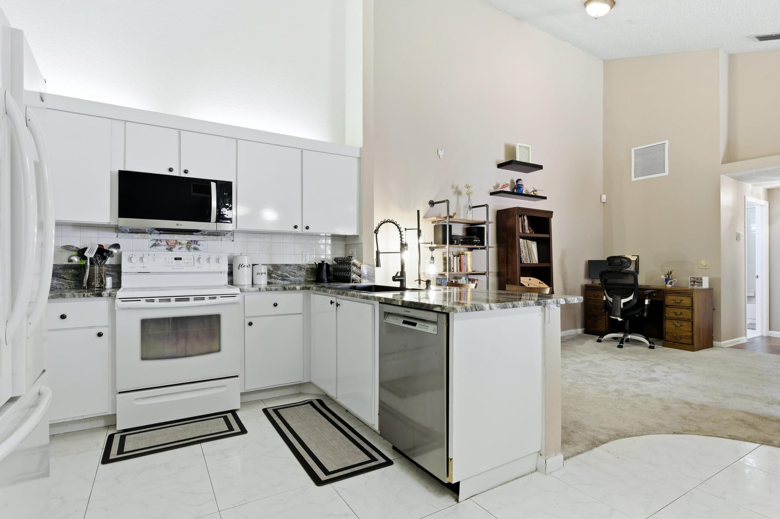 4353 Woodstock Drive B — photo 2