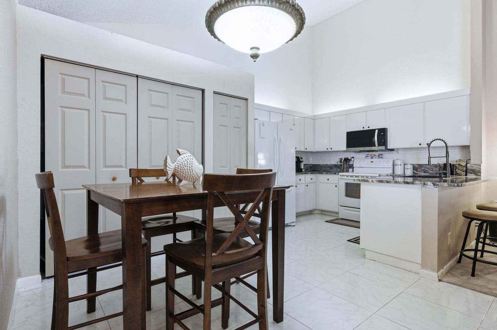 4353 Woodstock Drive B — photo 3