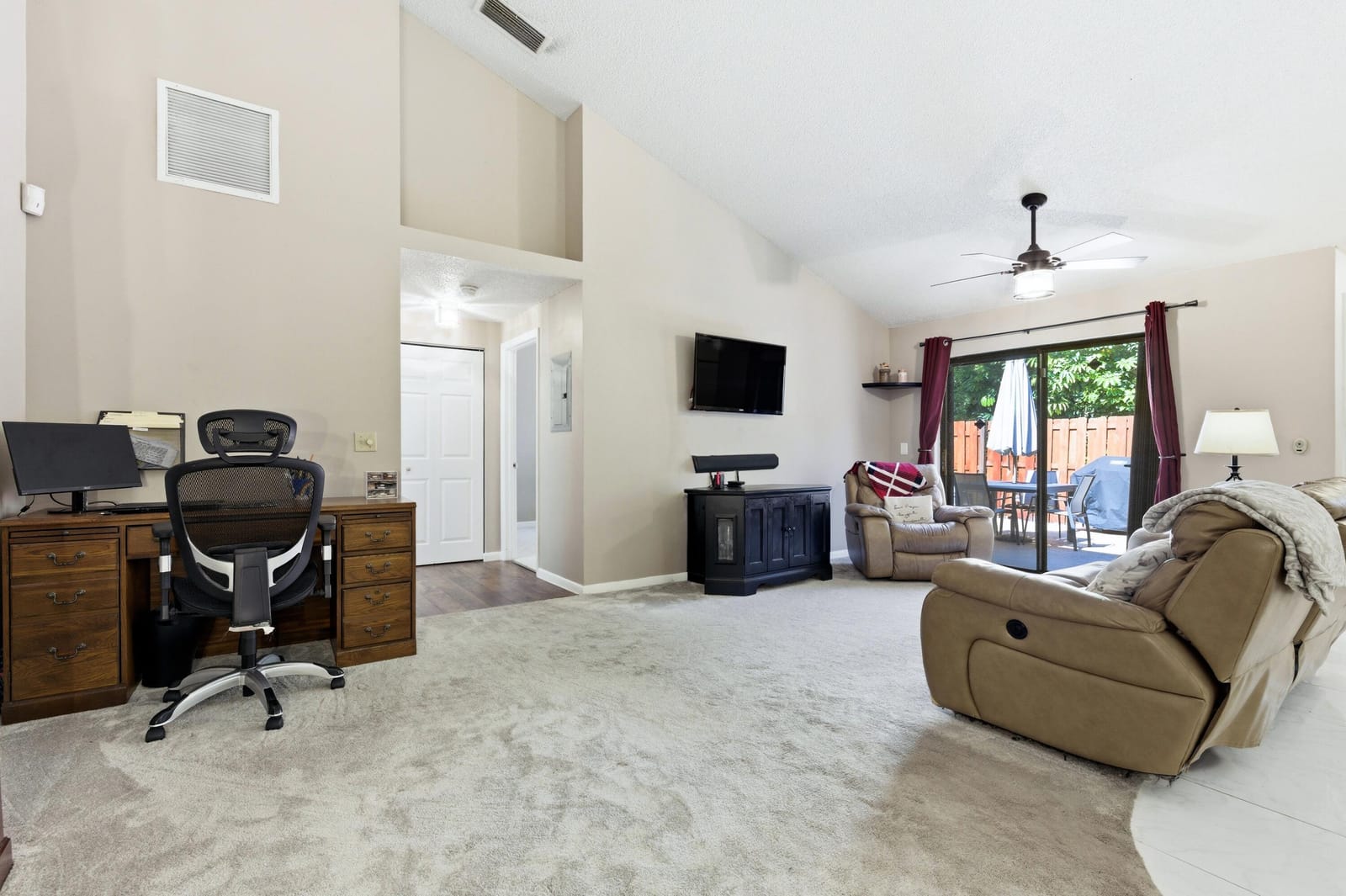 4353 Woodstock Drive B — photo 8