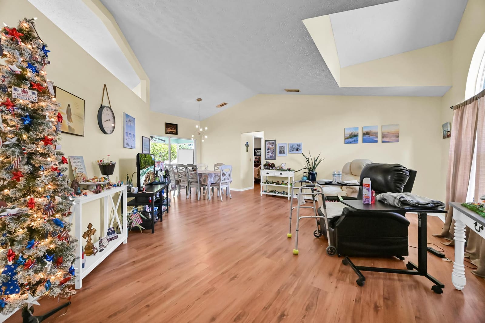 2265 SE Carnation Avenue — photo 3