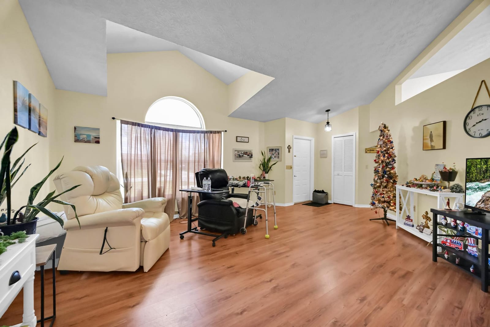 2265 SE Carnation Avenue — photo 4