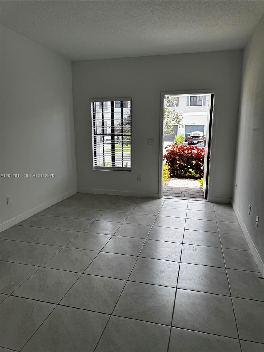 4860 Dillion Street 4860 — photo 7