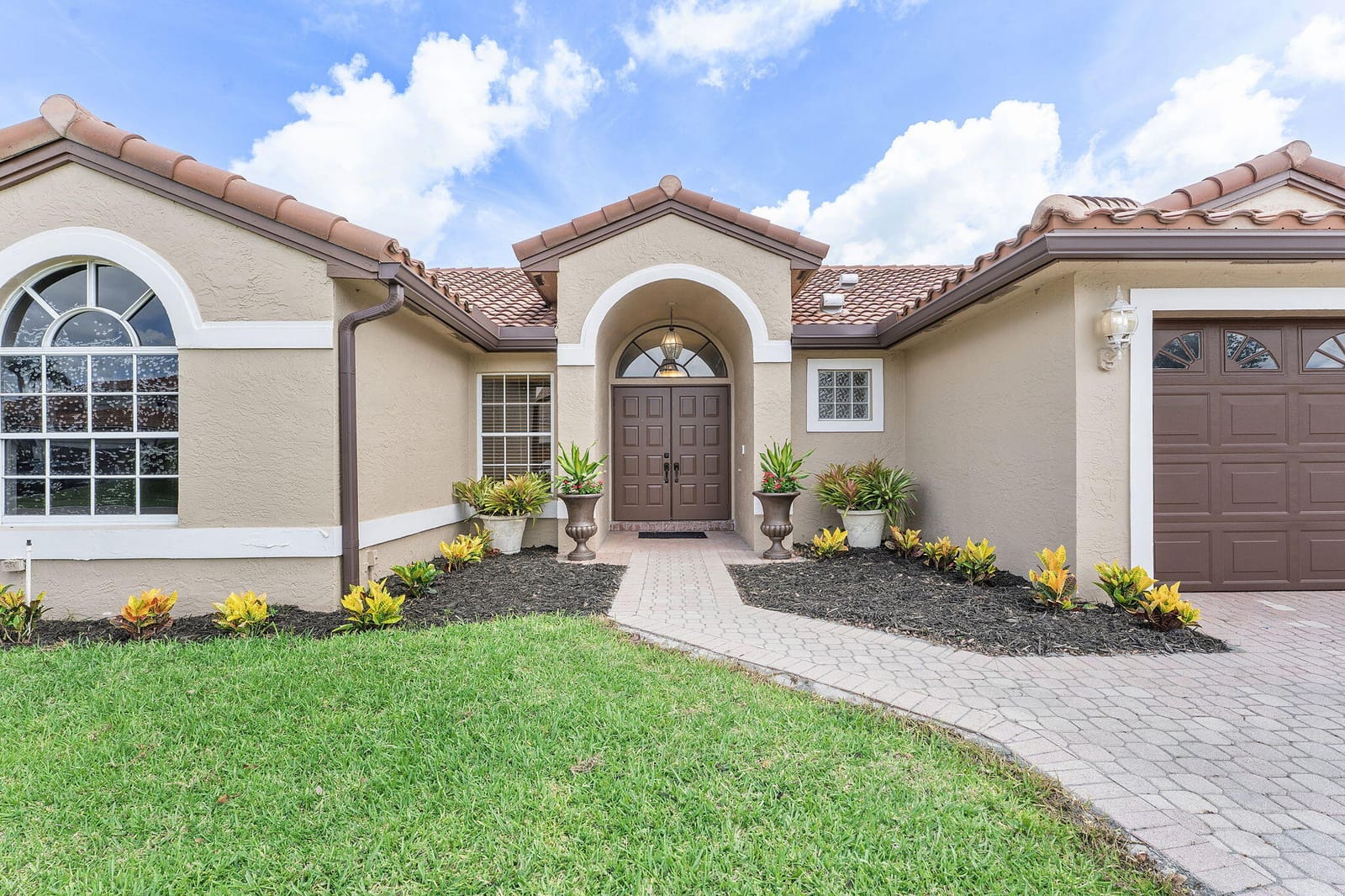 9399 Lake Serena Drive — photo 2