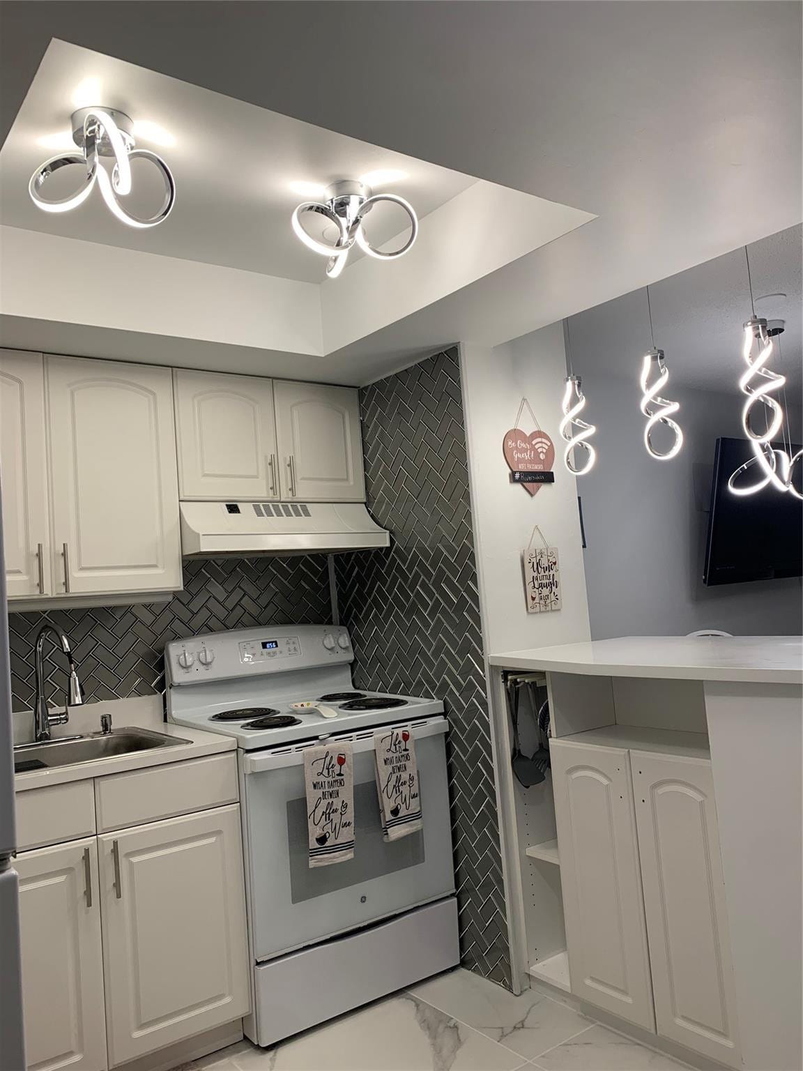 1110 N Riverside Drive 25 — photo 5