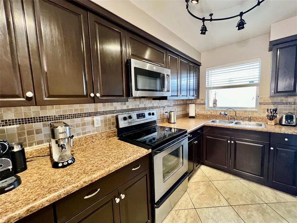 160 NE 8th Avenue 1b, Hallandale Beach, FL 33009, Hallandale Beach