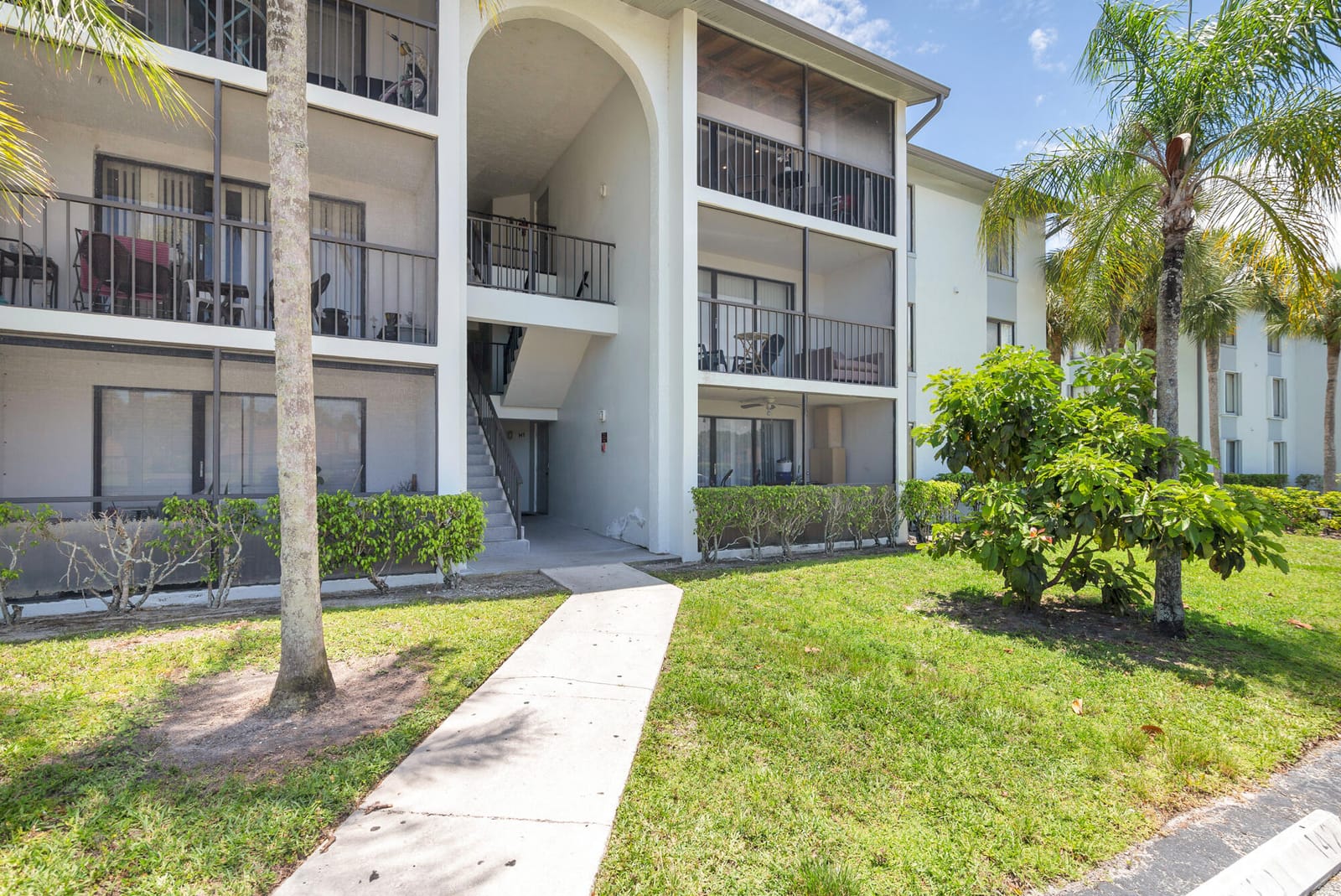 1008 Green Pine Boulevard H3, West Palm Beach, FL 33409 photo 17