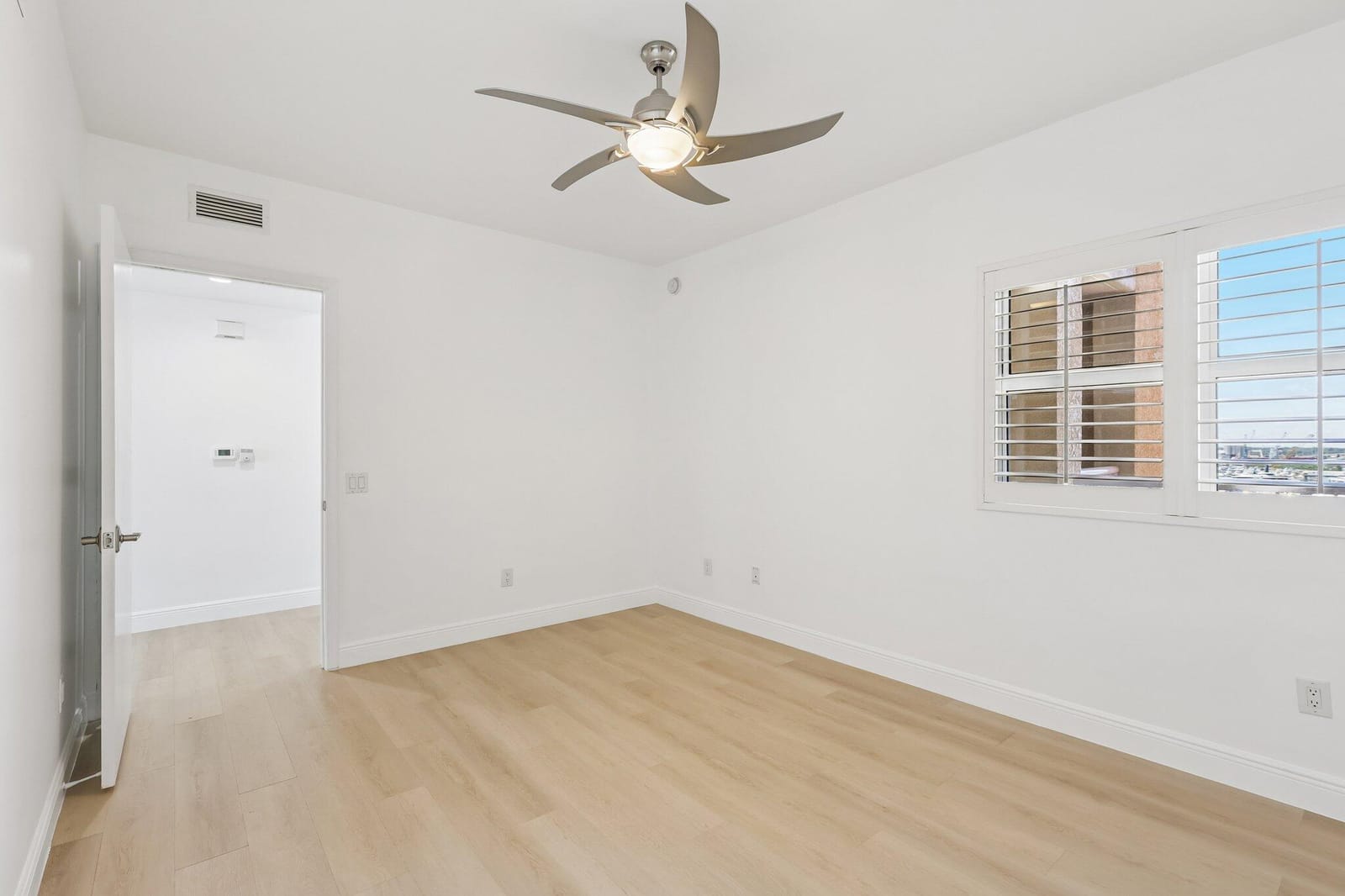 2650 Lake Shore Drive 1202 — photo 12