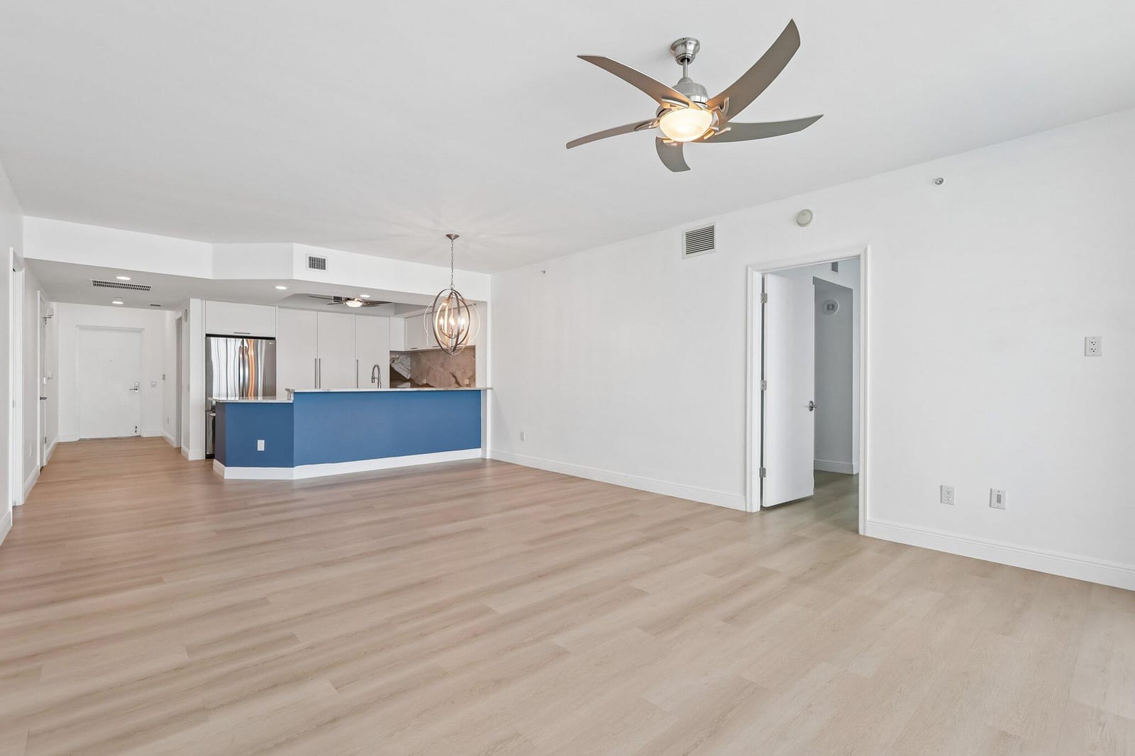 2650 Lake Shore Drive 1202 — photo 4