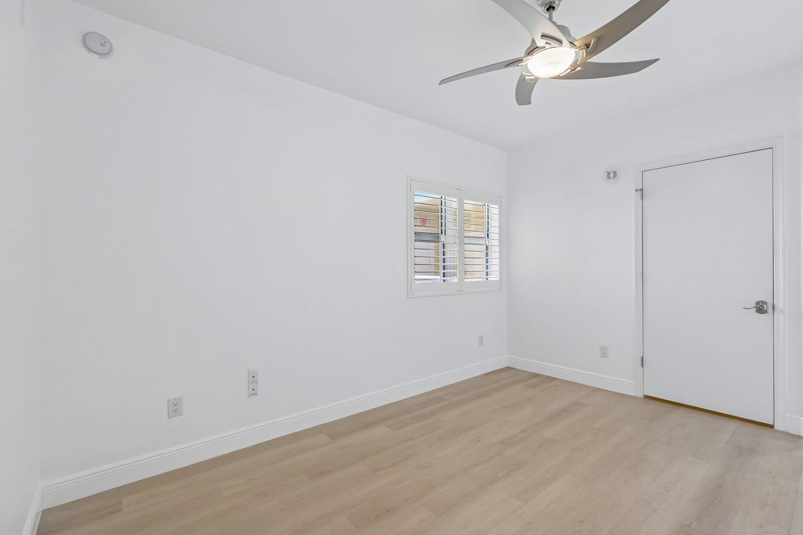 2650 Lake Shore Drive 1202 — photo 8