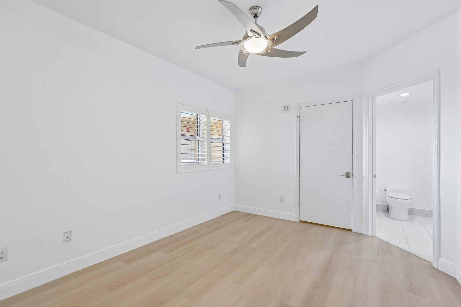 2650 Lake Shore Drive 1202 — photo 9