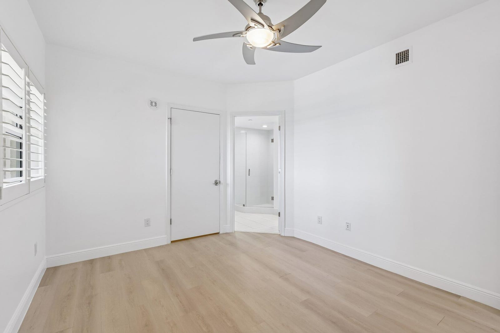 2650 Lake Shore Drive 1202 — photo 10