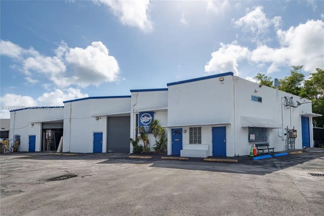 15221 NE 21st Avenue, North Miami Beach, FL 33162