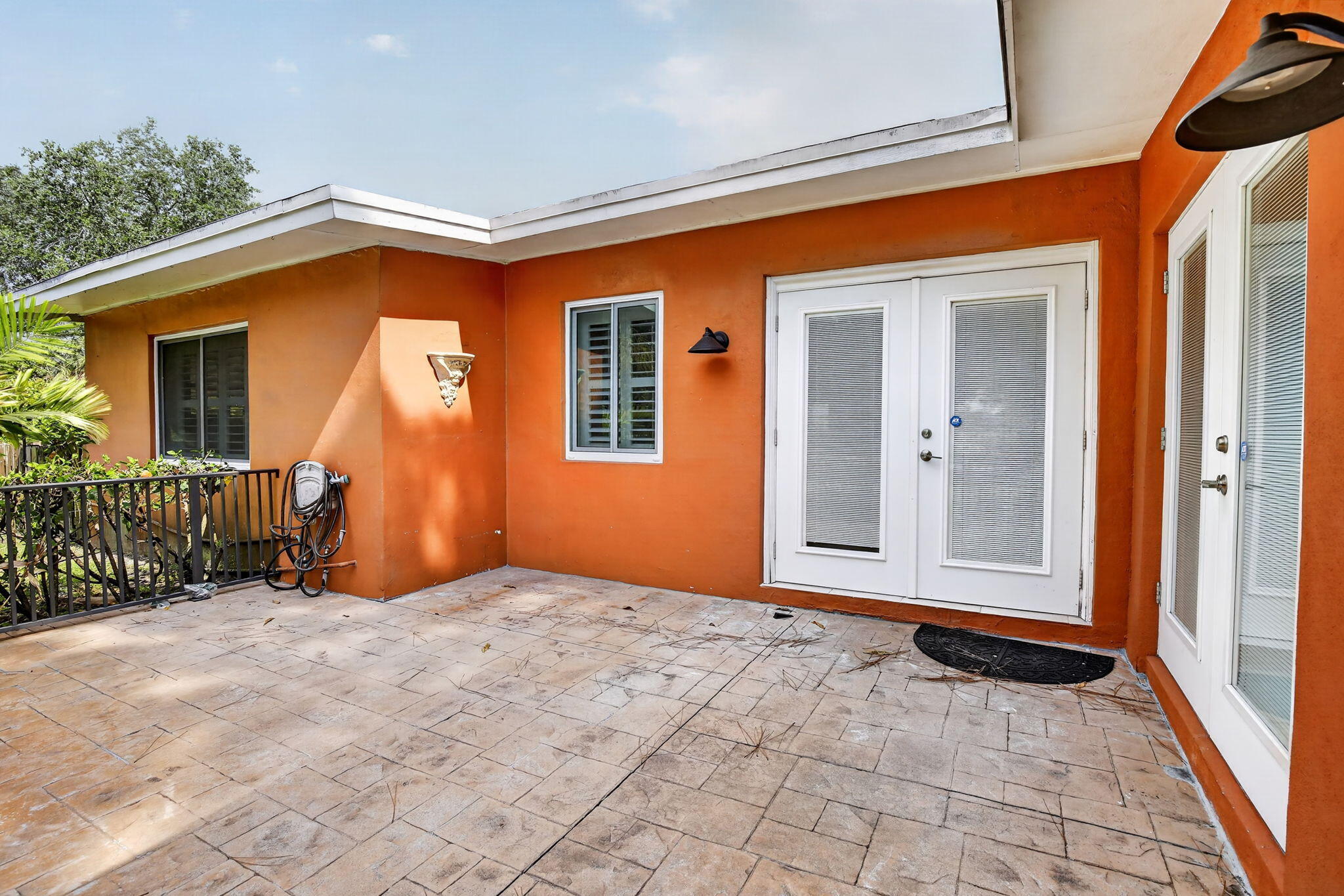 1101 E Country Club Circle, Plantation, FL 33317, Plantation