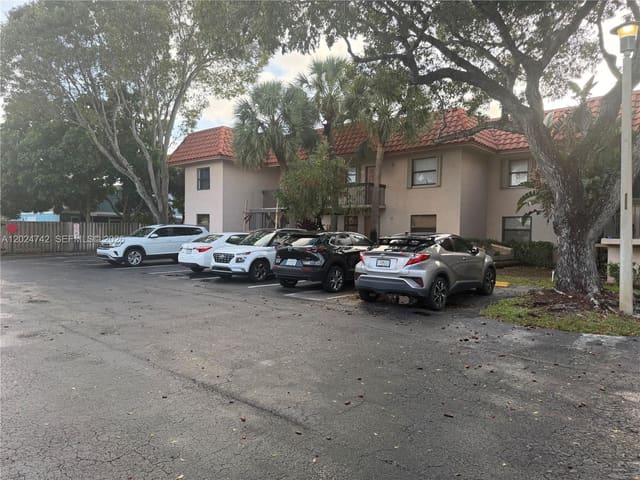 15718 E Waterside Circle 102, Waterside Village Two Con, Sunrise, FL