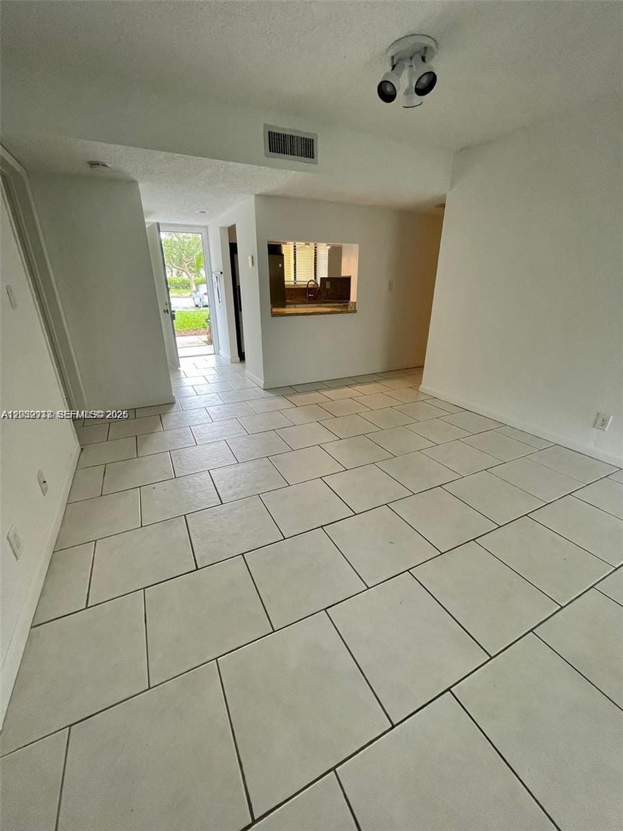 183 Lakeview Drive 103 — photo 4