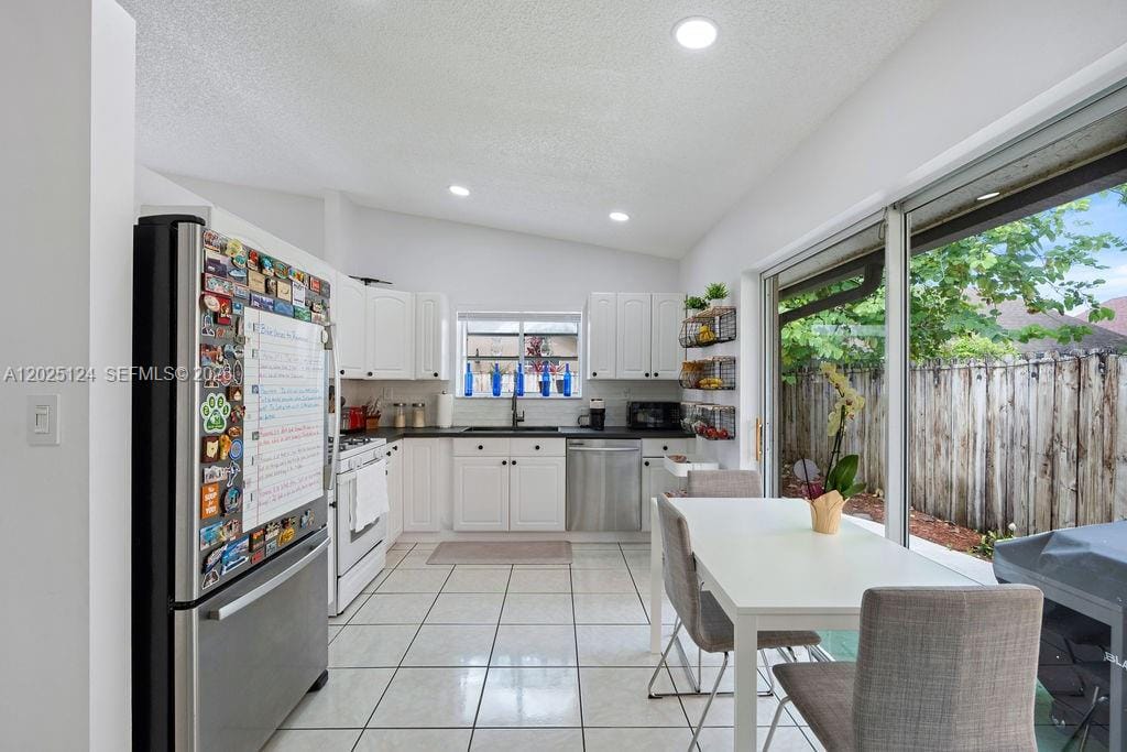 19080 NW 77th Court, Hialeah, FL 33015 photo 13