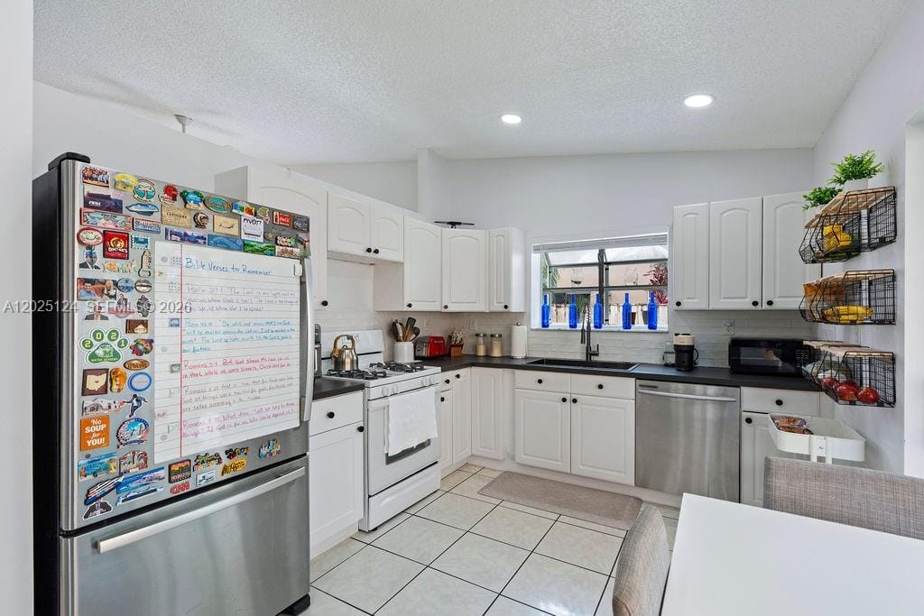19080 NW 77th Court, Hialeah, FL 33015 photo 14