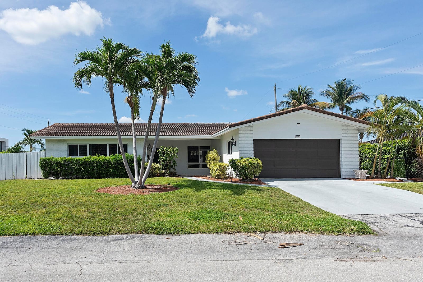 2910 NE 40th Court — photo 1
