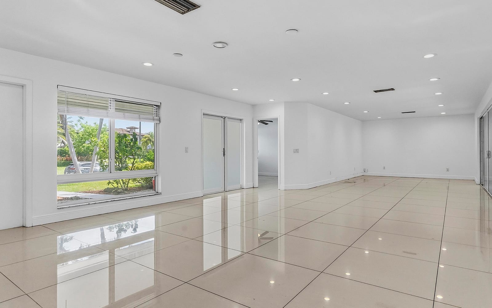 2910 NE 40th Court — photo 11