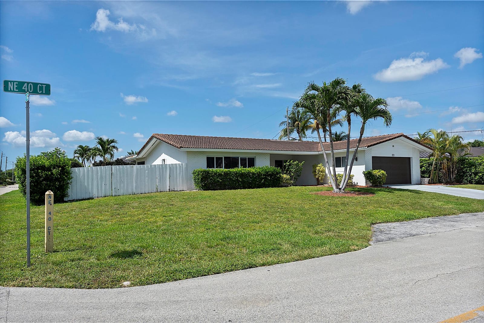 2910 NE 40th Court — photo 4