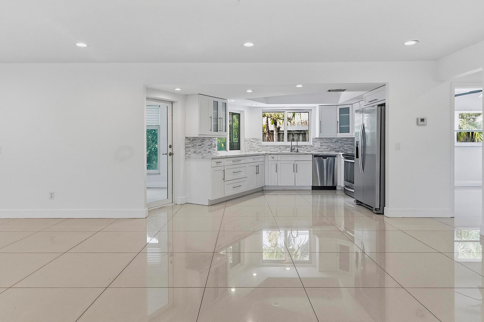 2910 NE 40th Court — photo 8