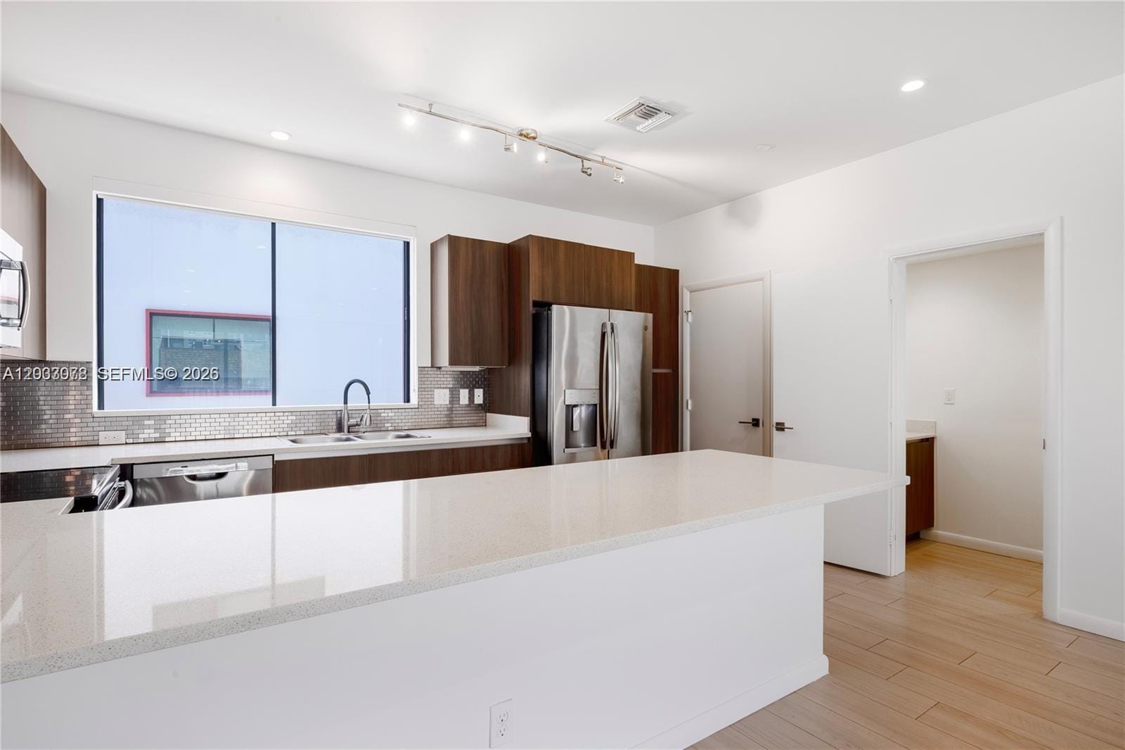 113 NE 6 Street 1105 — photo 10
