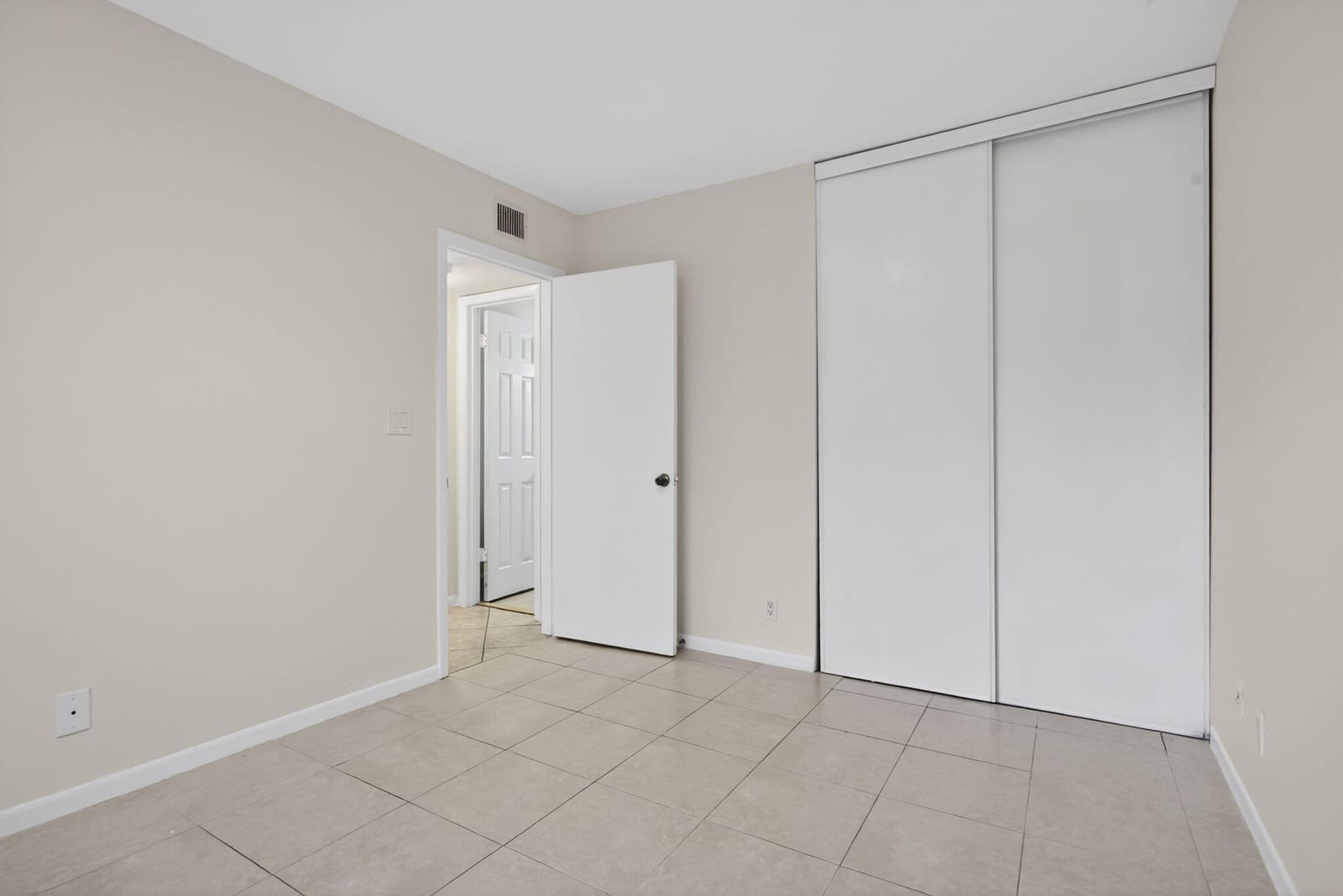 4251 Carambola Circle S — photo 10