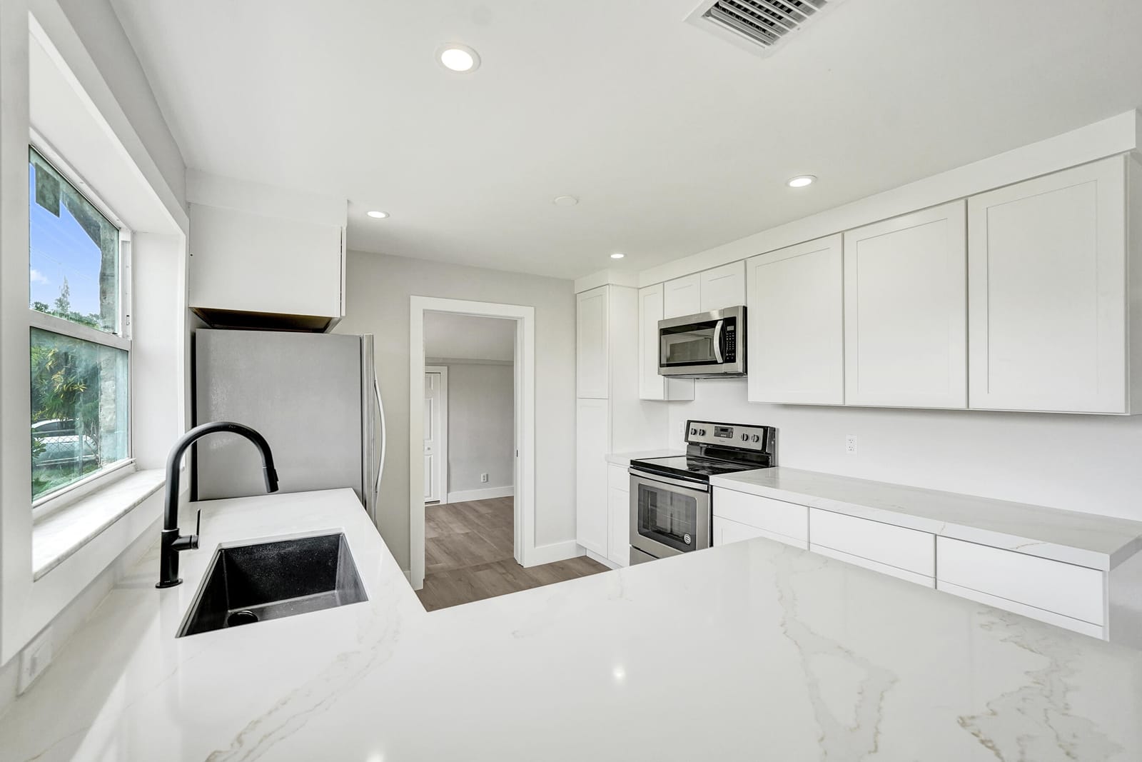 5601 SW 36th Court — photo 9