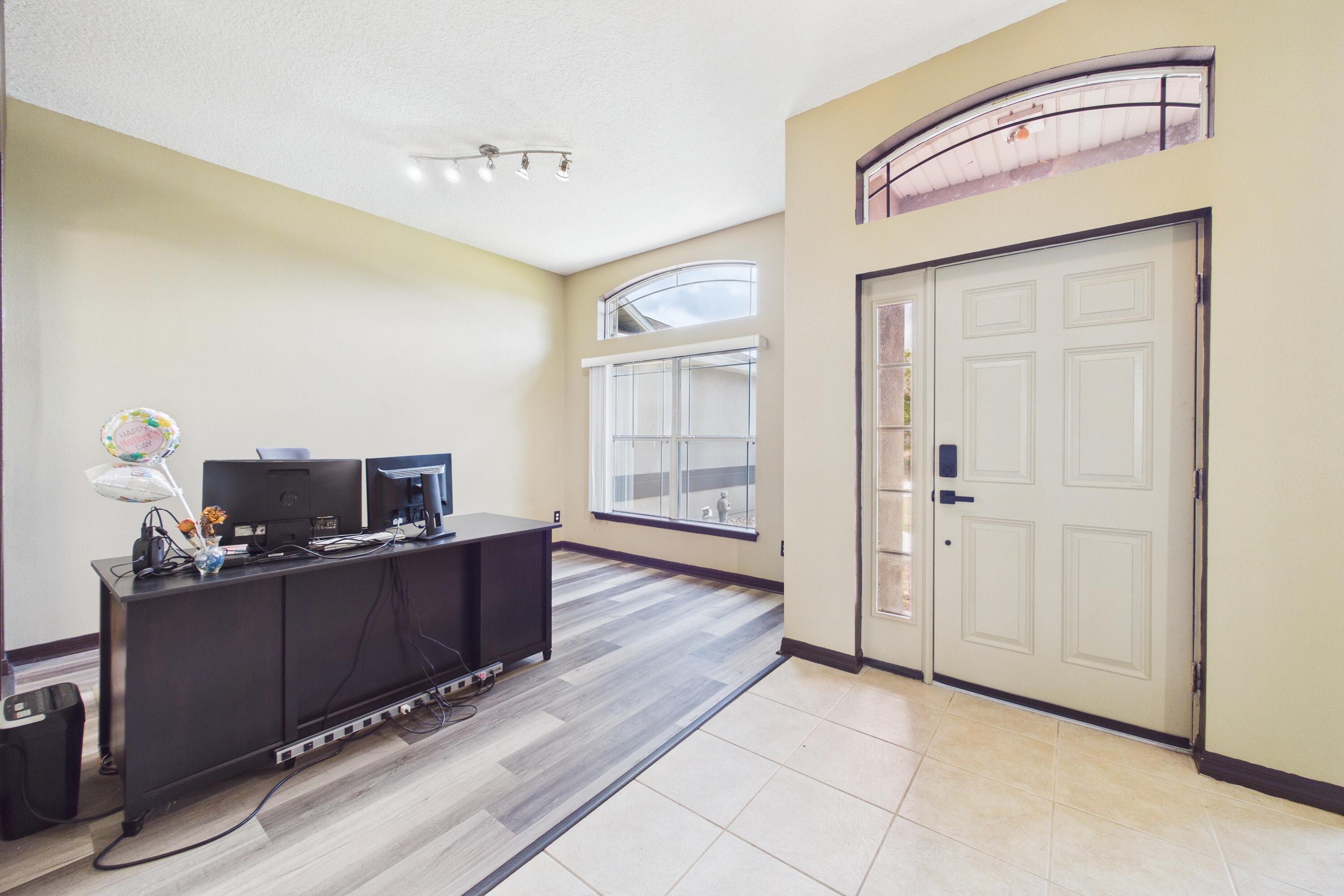 567 Mimosa Street SW — photo 3