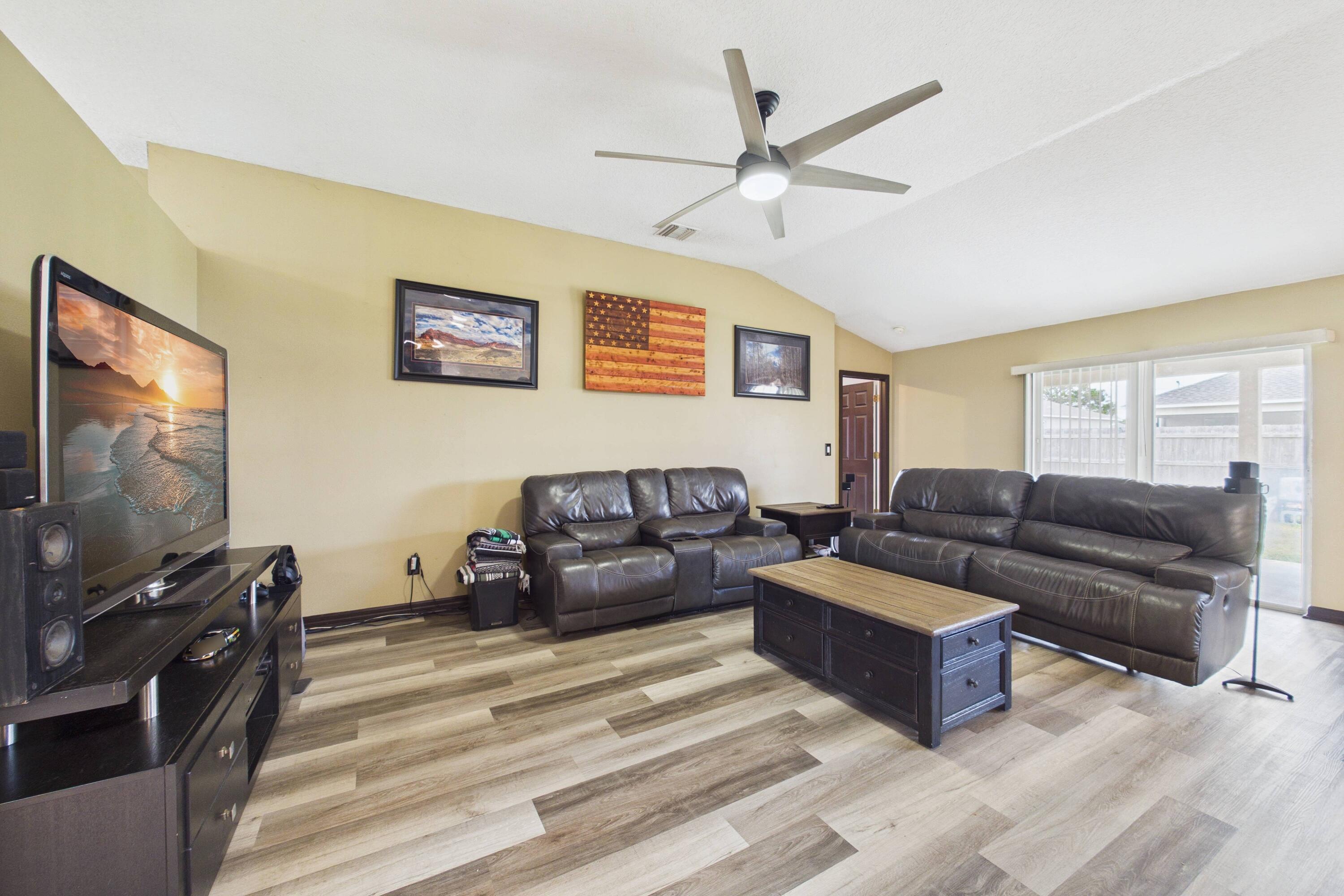567 Mimosa Street SW — photo 8