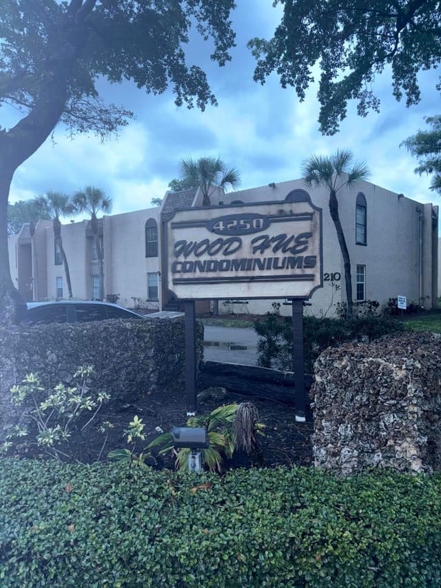4210 NW 21st Street 117, Wood Hue, Lauderhill, FL