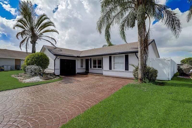 9387 Richmond Circle — photo 2