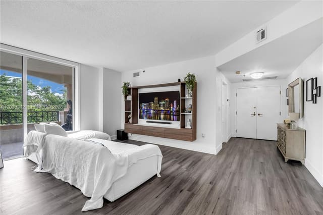 1834 Brickell Avenue 33, Miami, FL 33129