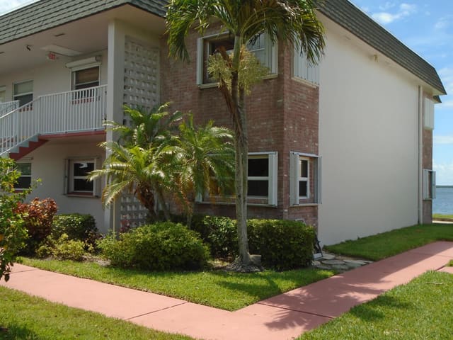 1133 Bayshore Drive 105, Fort Pierce, FL 34949