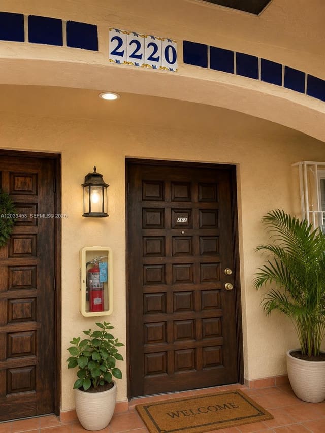 2220 W 74th Street 201-16, Hialeah, FL 33016