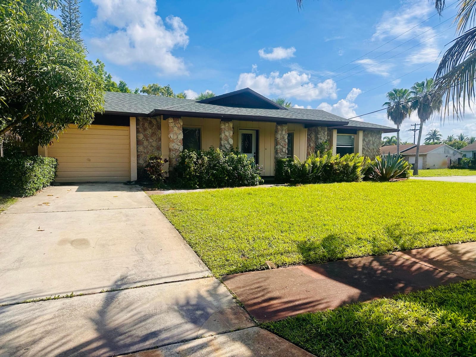 6245 Saxon Boulevard — photo 1