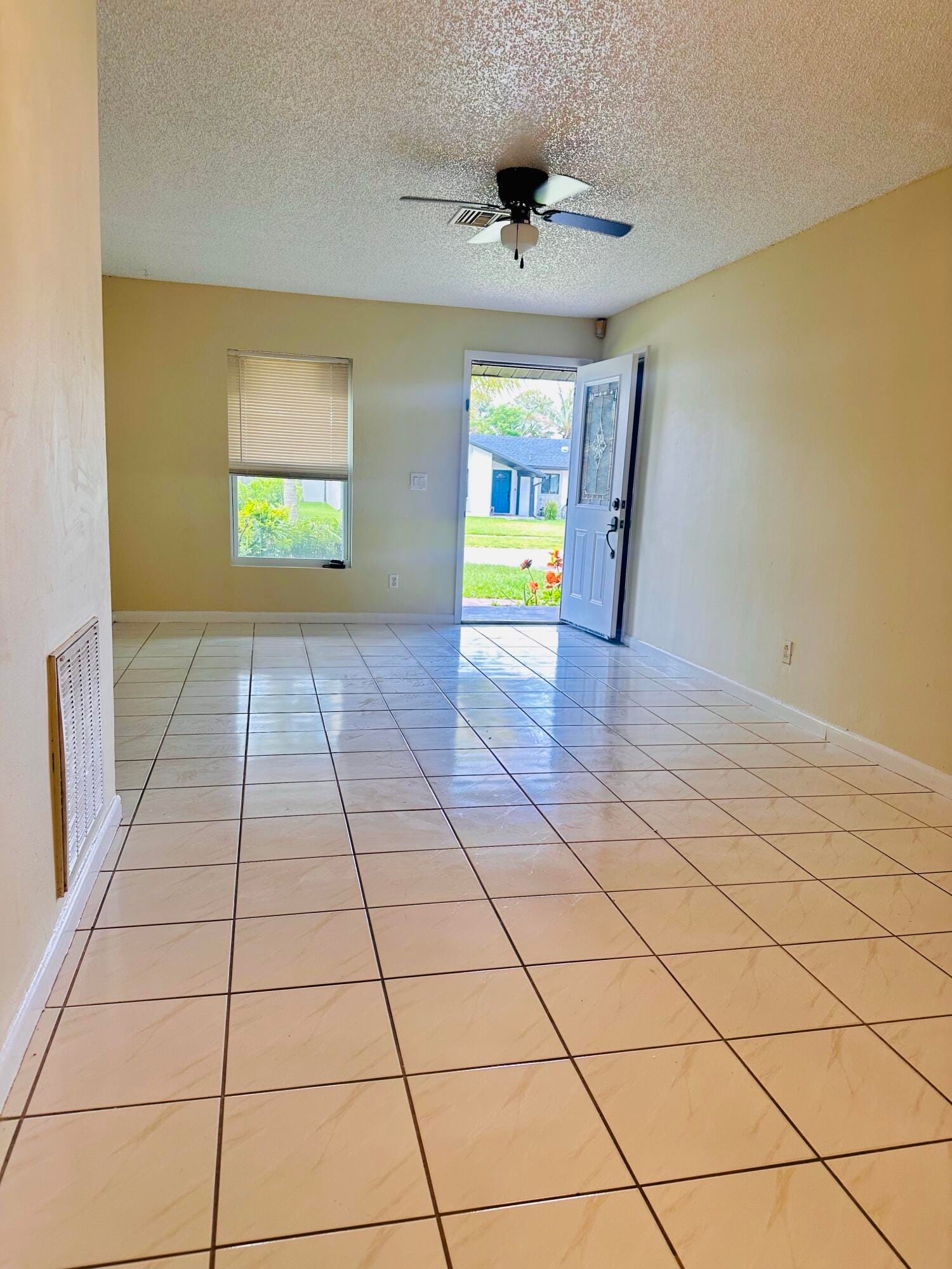 6245 Saxon Boulevard — photo 4