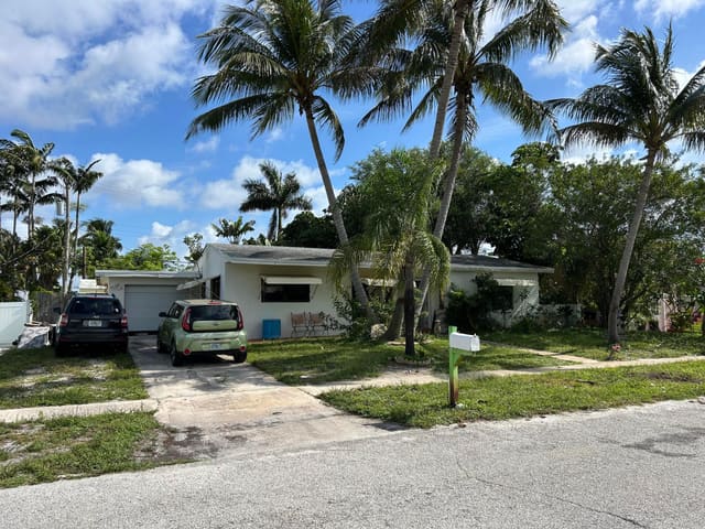 1421 Crest Drive, sold in Lake Osborne Estates 9, Lake Worth, FL