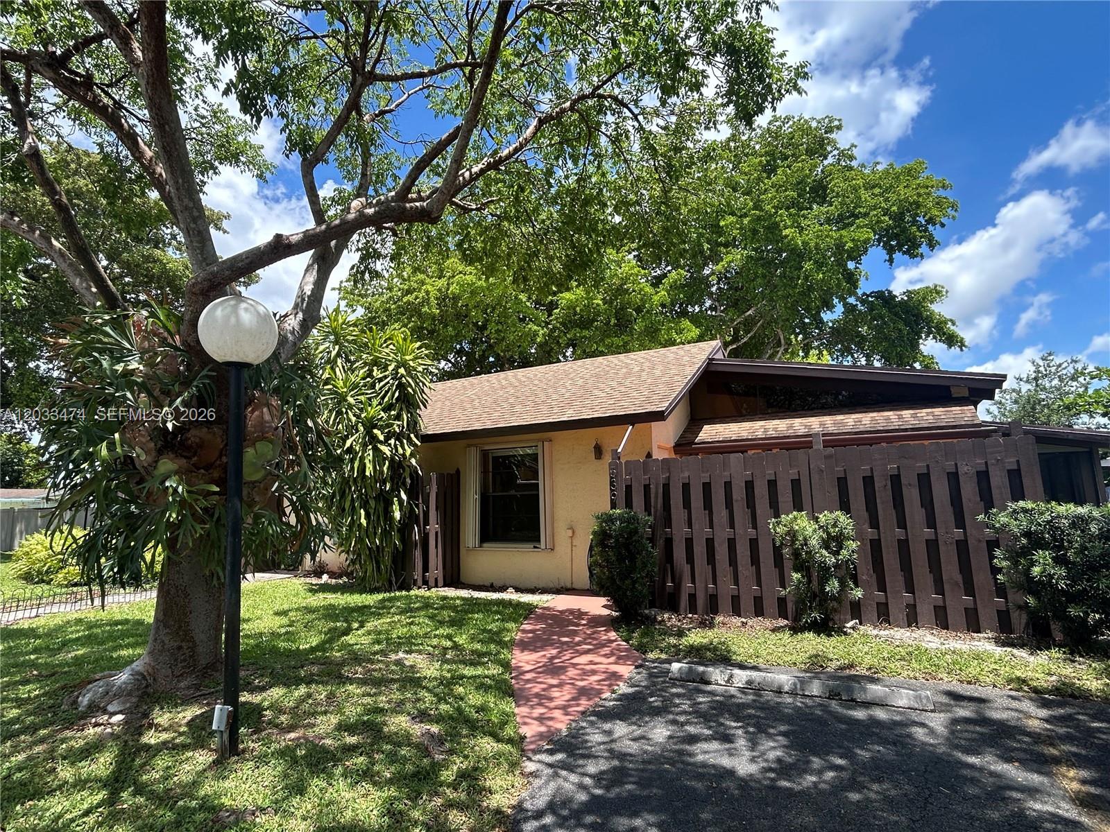 539 Briarwood Circle 257, Hollywood, FL 33024, Hollywood