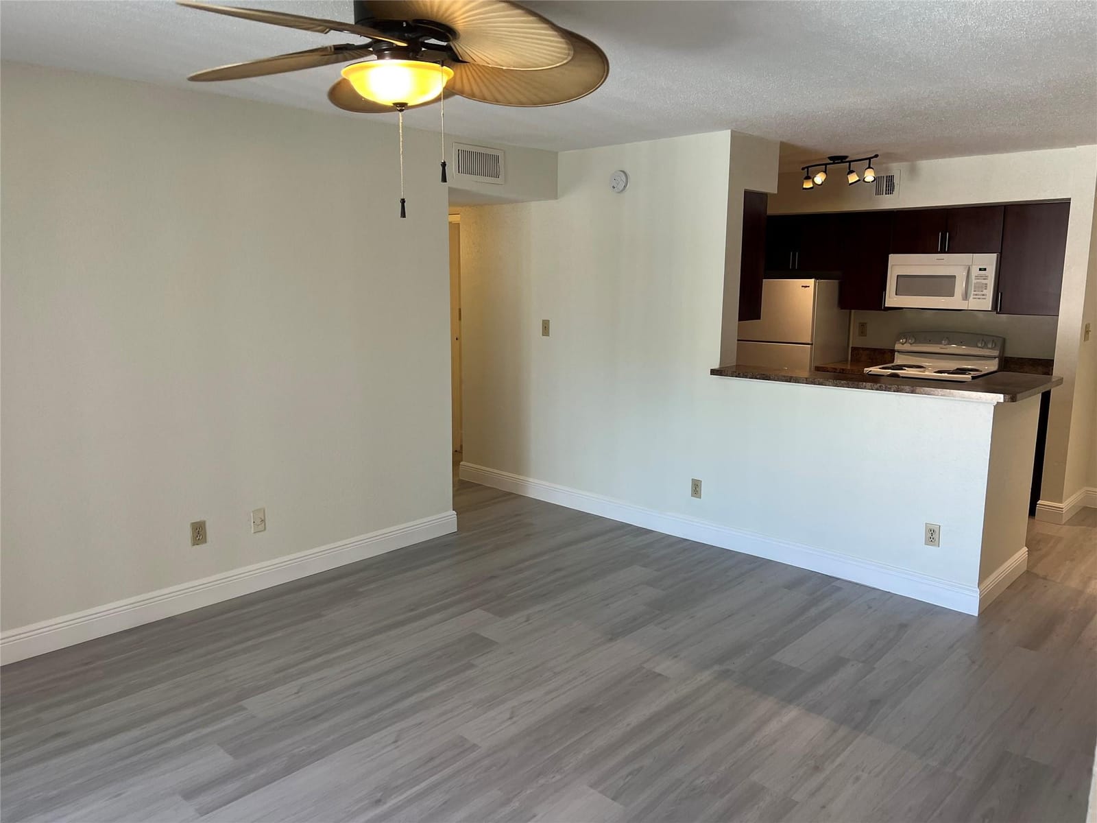 875 Riverside Drive 725 — photo 4
