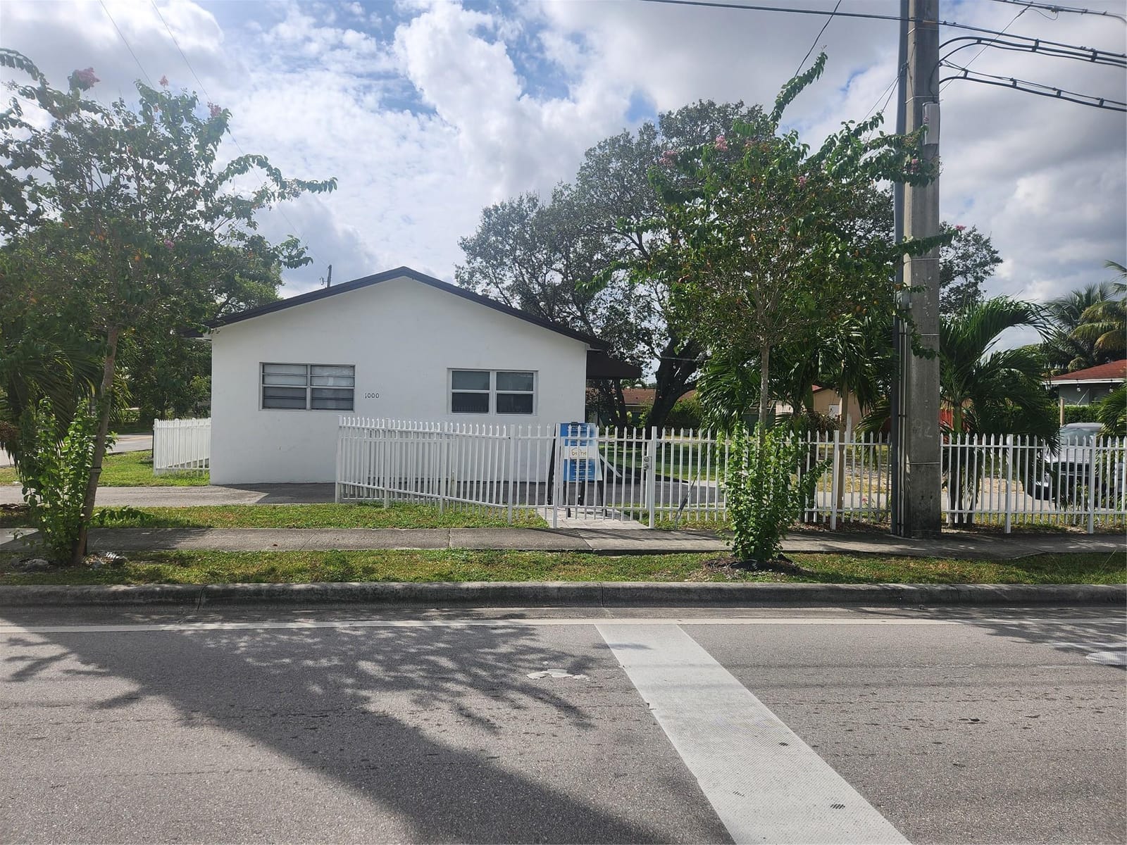 1000 Foster Road — photo 2